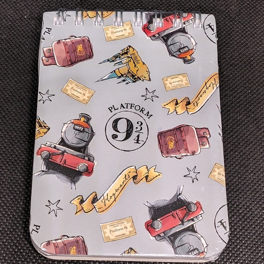 NWT Harry Potter Notepad Platform 9 and 3/4 Design
